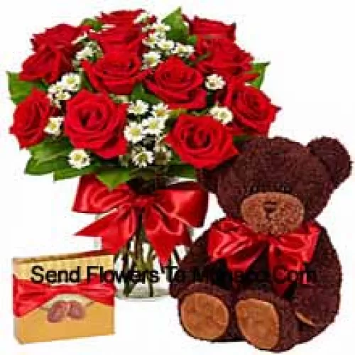 11 Rosas Rojas con Algunos Helechos en un Jarrón de Vidrio, un Lindo Oso de Peluche de 14 Pulgadas de Altura y una Caja de Chocolates Importados