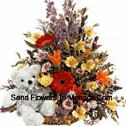 Canasta de flores variadas con un lindo oso de peluche